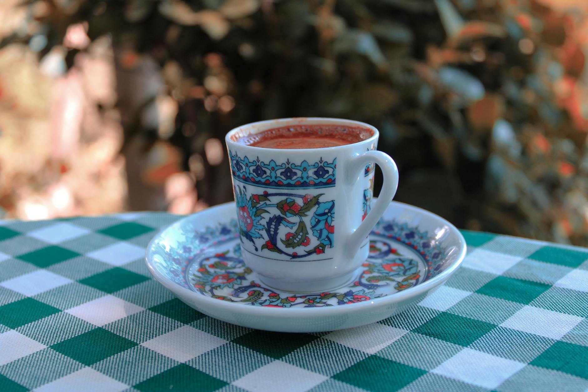 Gambar kopi Ekselsa arabika dan robusta menunjukkan perbedaan warna dan tekstur